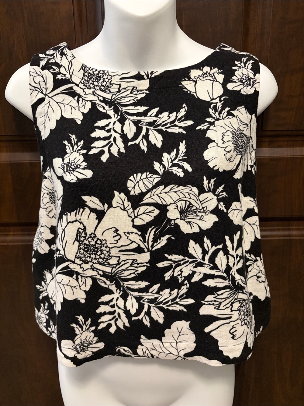 Old Navy Button Back Sleeveless Crop Top